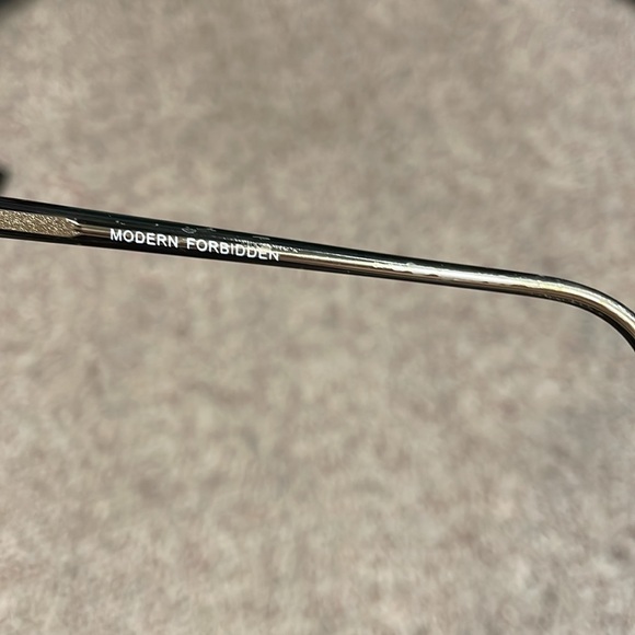 Modern forbidden glasses - Picture 4 of 5